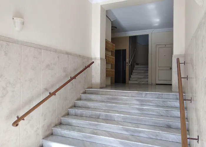 Historic Centre-metro Station Apartment